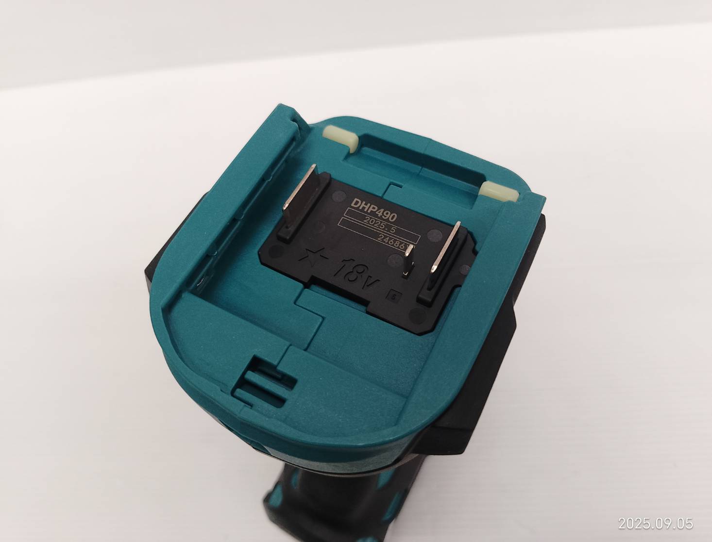 สว่านกระแทกแบตเตอรี่ 13mm (1/2″) 18V DHP490WVE MAKITA