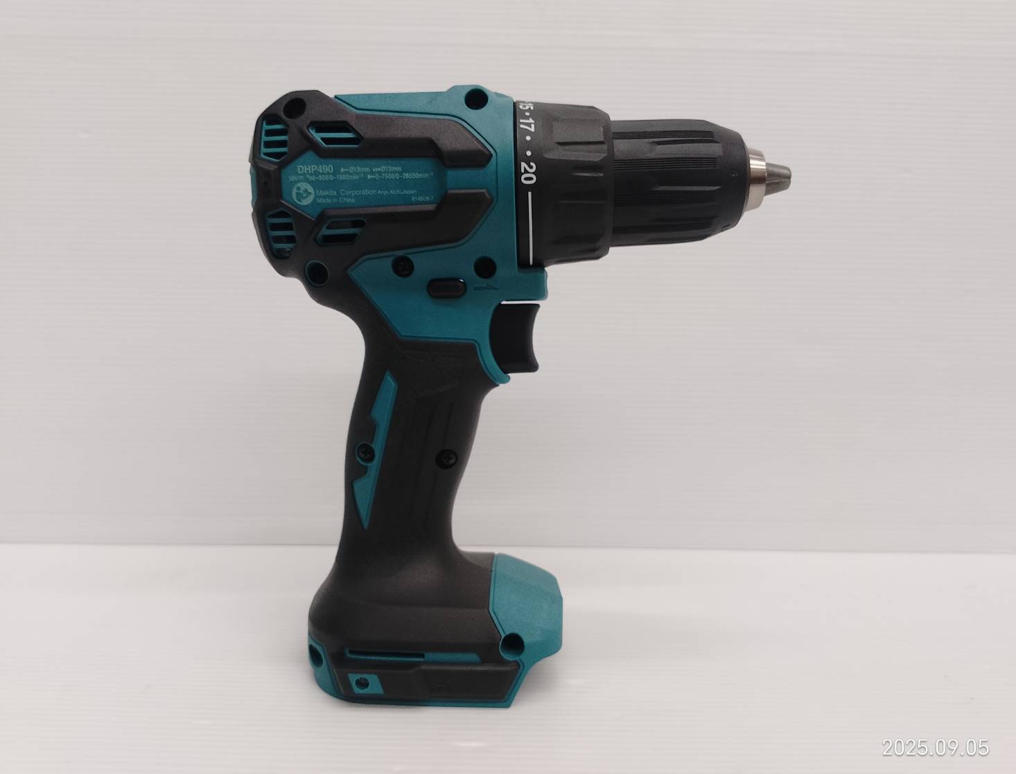 สว่านกระแทกแบตเตอรี่ 13mm (1/2″) 18V DHP490WVE MAKITA