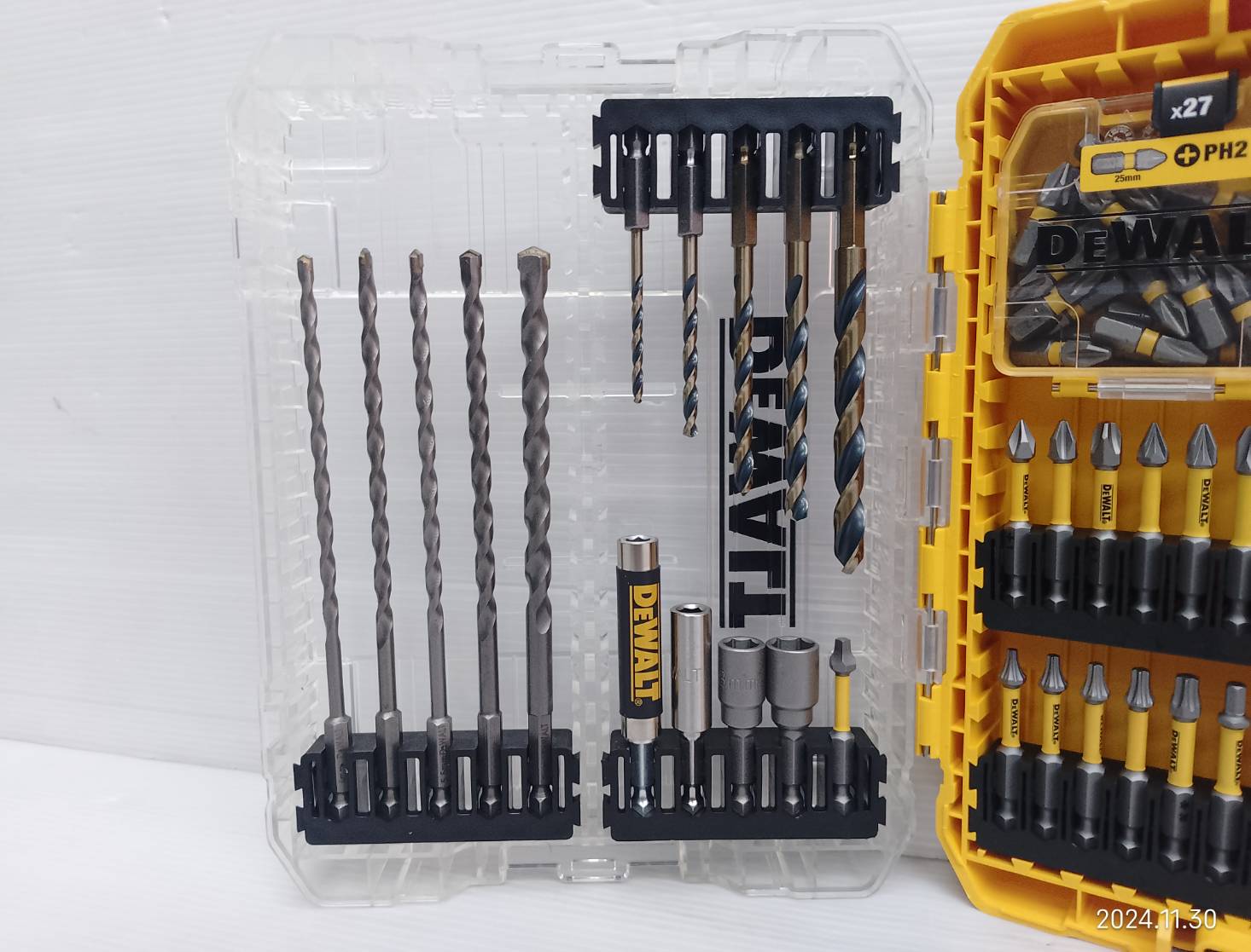 ชุดดอกไขควง DEWALT 100 ปี ให้ดอกสว่านมากถึง 61 ชิ้น รุ่น DWACS61P