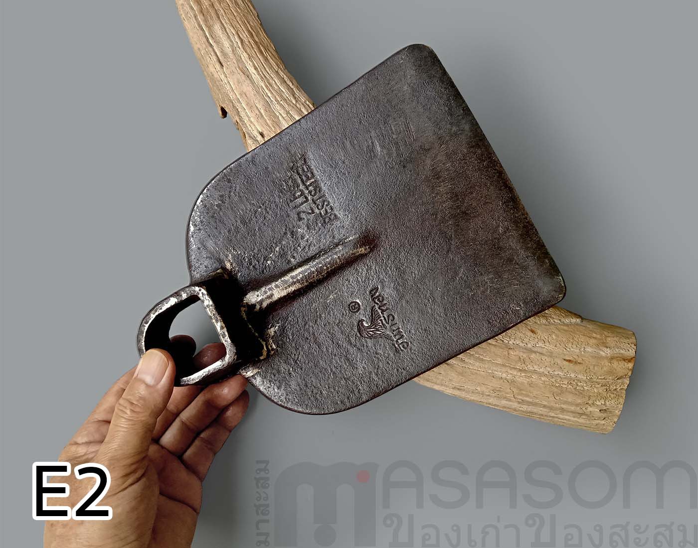 จอบเก่าตราอินทรีทอง