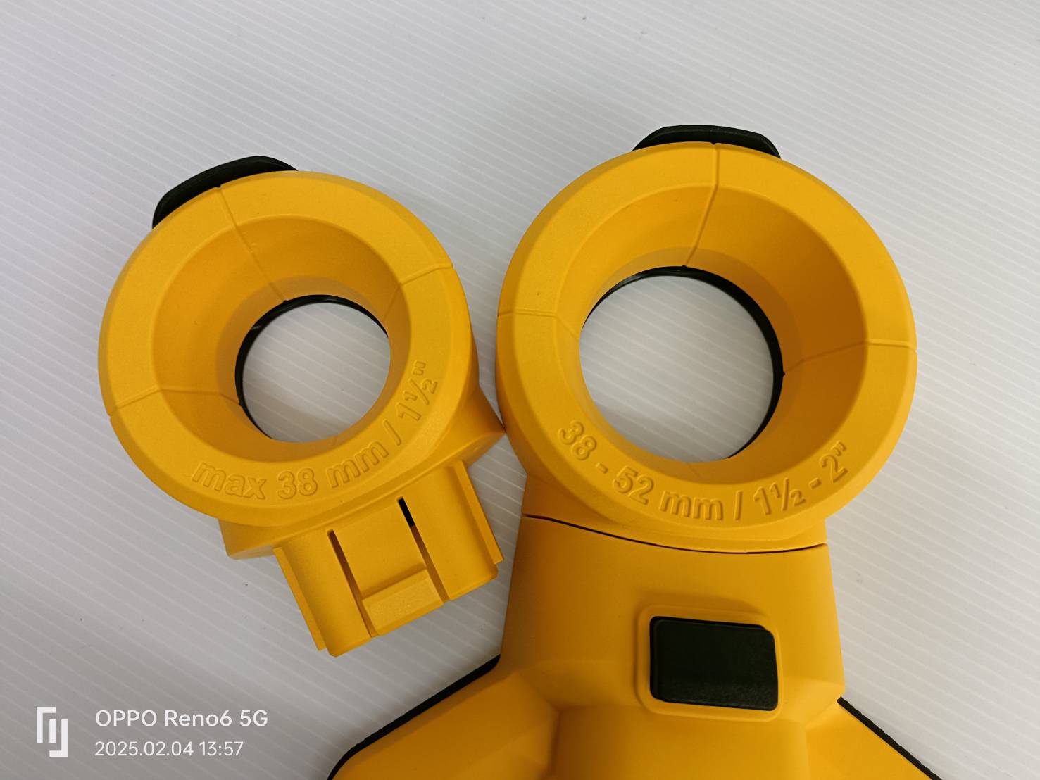 DEWALT อุปกรณ์เสริมดูดฝุ่น DWH050-XJ ใช้กับสว่านที่มีขนาด 38-52 มม.