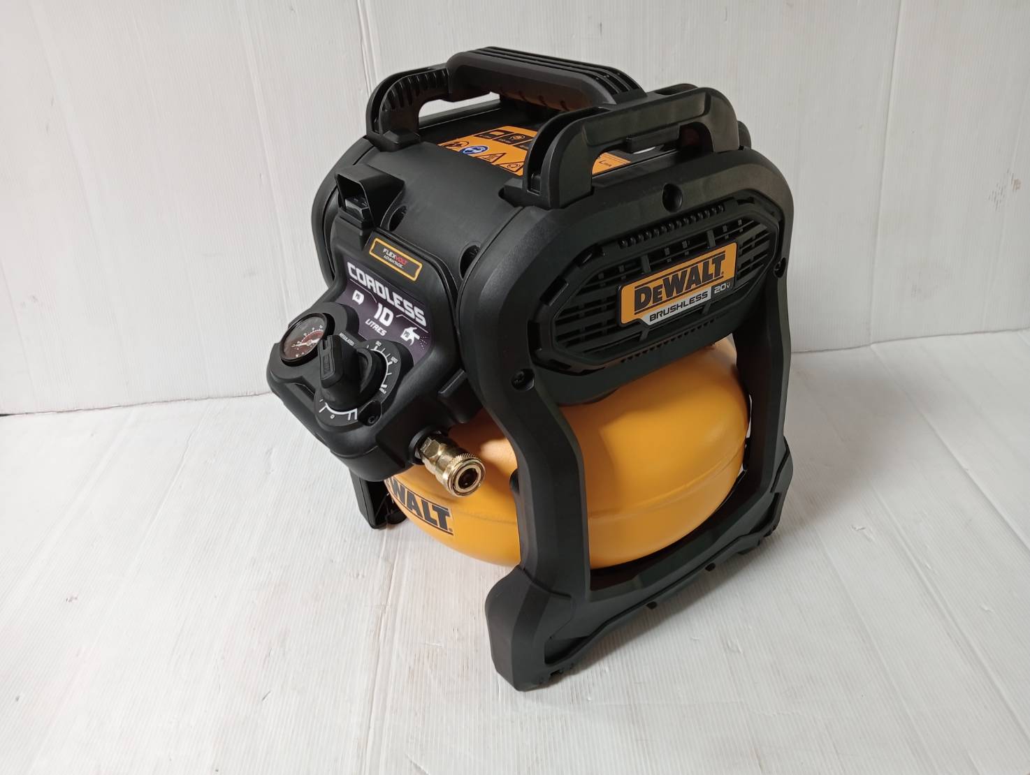 DEWALT รุ่น DCC1020N-KR ปั๊มลมไร้สายไร้แปรงถ่าน 10 ลิตร 20V Max Flexvolt Advantage เฉพาะตัวเครื่อง