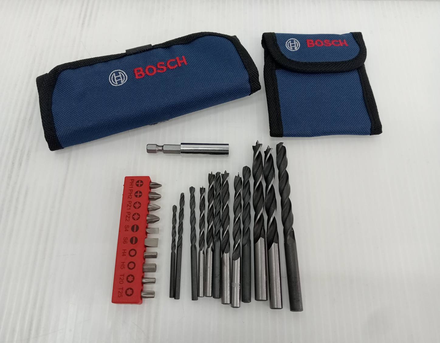 ชุดดอกสว่านและดอกไขควง 23 ชิ้นพร้อมตัวจับยึด