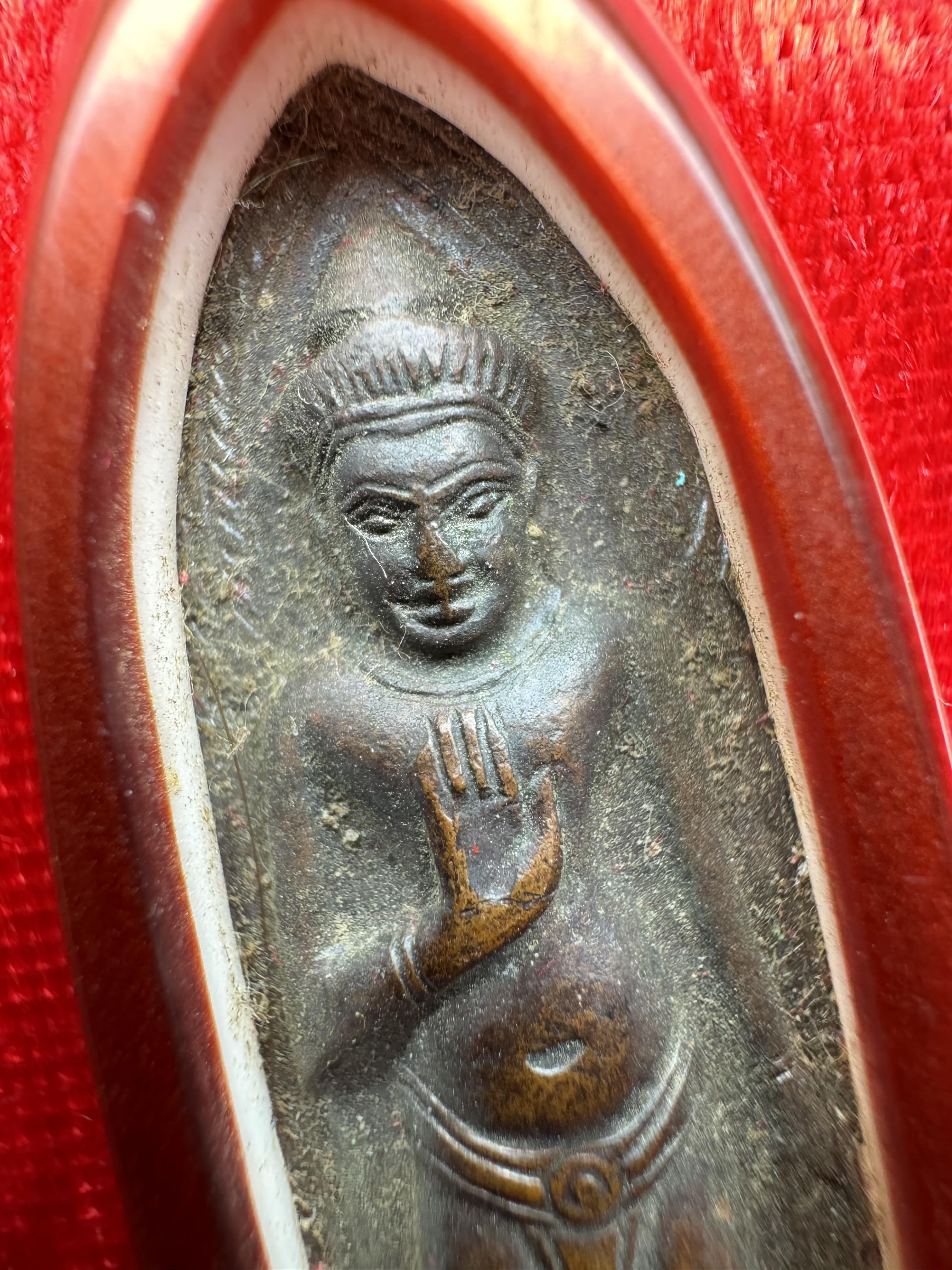 พระร่วงรางปืน วัดพระธาตุดอยสุเทพ ปี2515 หลังเจดีย์จม พิธีใหญ่เกจิดังทั่วไทยปลุกเสก พร้อมเลี่ยมโบราณเปิดหน้า