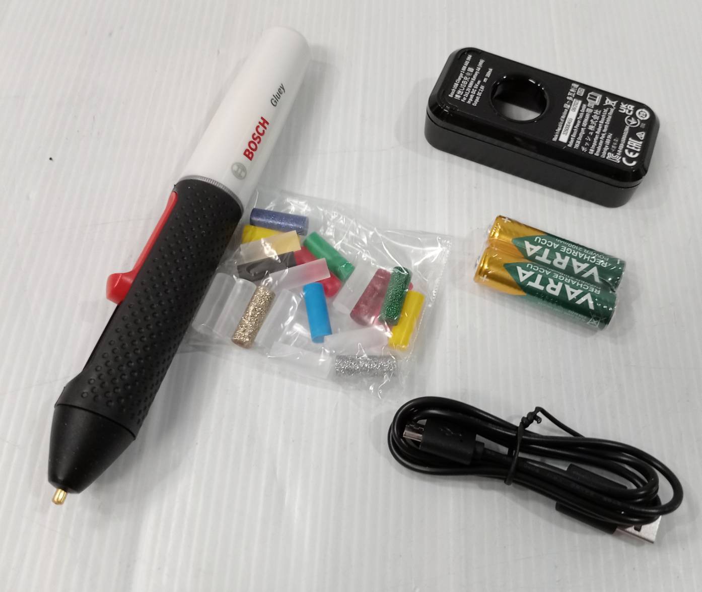 ปากกายิงกาวร้อนไร้สาย Gluey BOSCH สีขาว Marshmallow