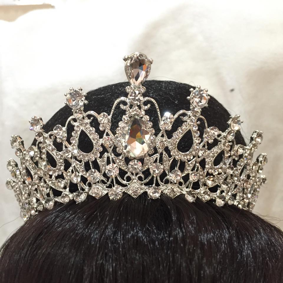 (พร้อมส่ง) เทียร่า 004 สีเงิน มงกุฎนางงาม มงกุฎเจ้าหญิง งานสวย ปราณีต QCเพชรทุกเม็ด สินค้าพร้อมส่งจากไทย