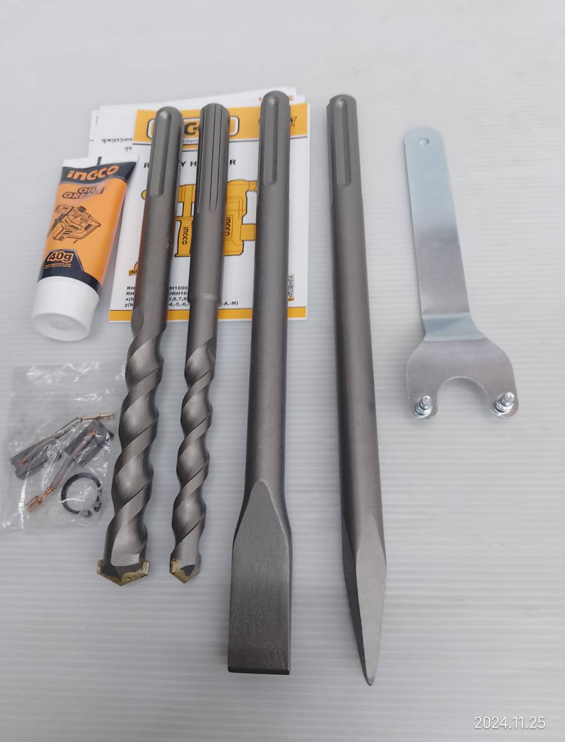 INGCO สว่านโรตารี่ 1600W Chipping Gun SDS-MAX RH1600388