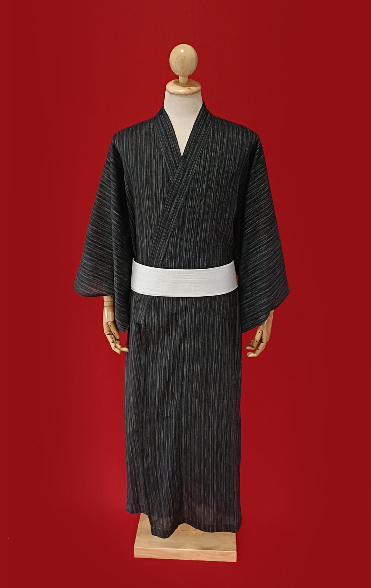 ยูกาตะชายสีดำเทา