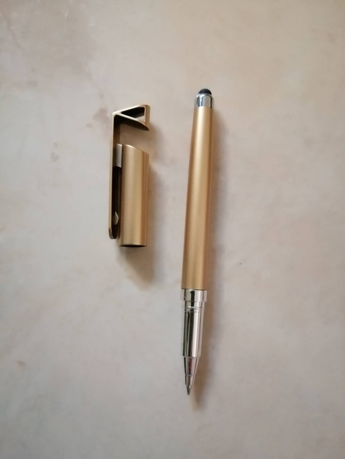 ปากกาสีทอง (ปากากจิ้มมือถือได้)