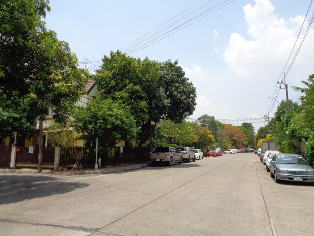 🚩 H1221 ขายทาวน์เฮ้าส์หลังริม 27.5 ตารางวา หมู่บ้านบุศรินทร์ รามอินทรา กม.9 ซอยพระยาสุเรนทร์40