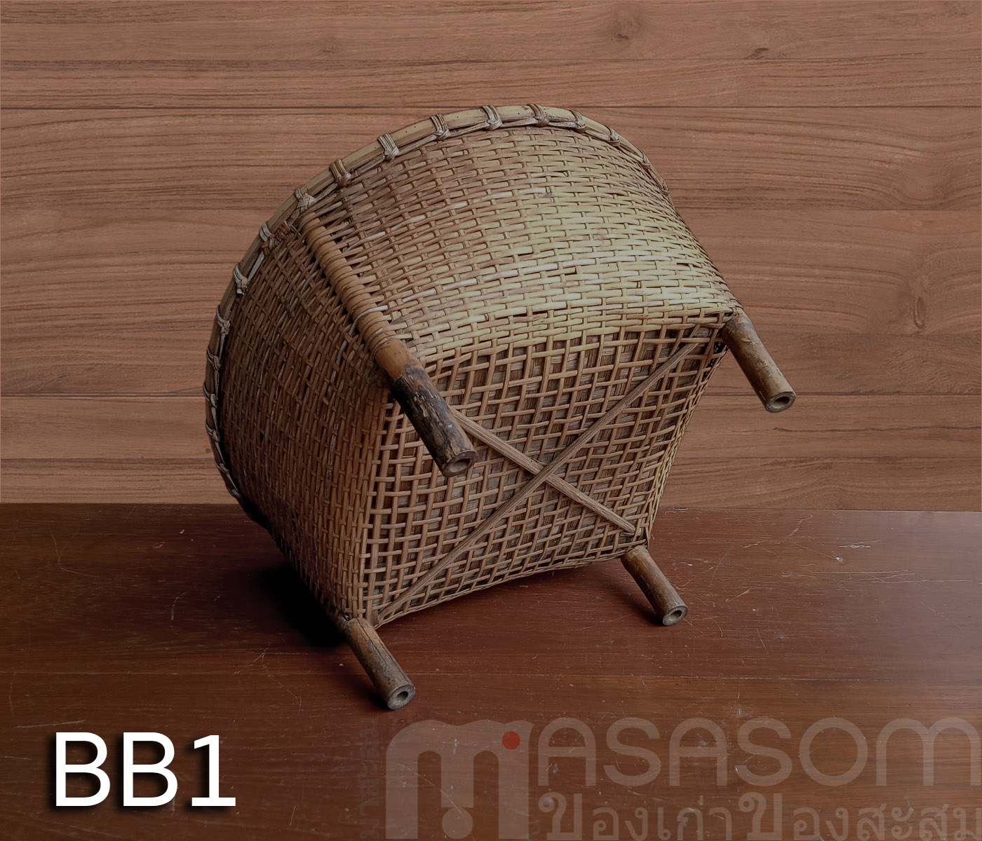 ตะกร้าไม้ไผ่สานมีขา