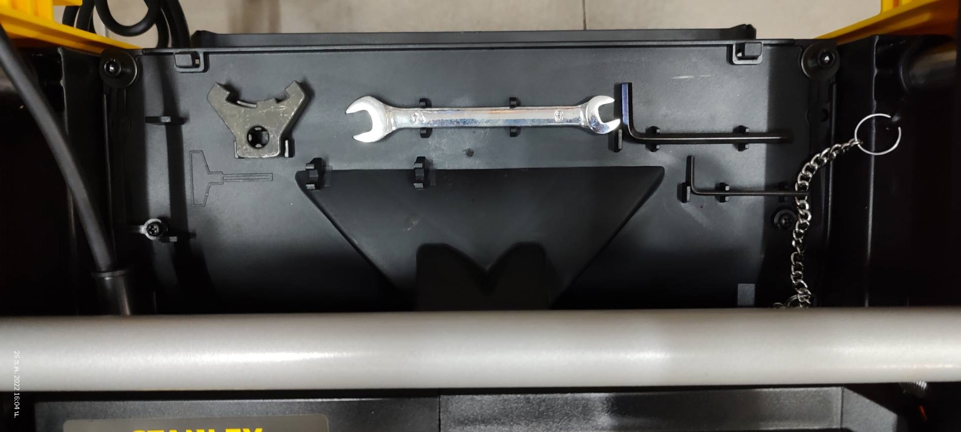 STANLEY เครื่องรีดไม้ไฟฟ้า 12 นิ้ว STP18-B1 (1800 วัตต์) รับประกันศูนย์ 2 ปี