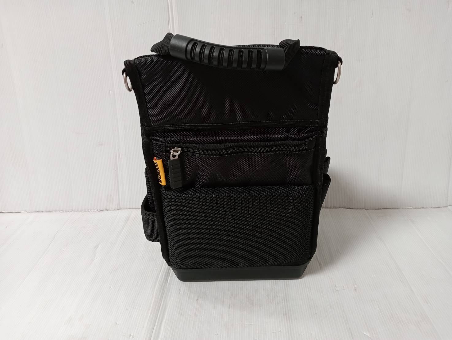 DEWALT กระเป๋าสะพายข้าง DEWALT TSTAK รุ่น DWST83541-1