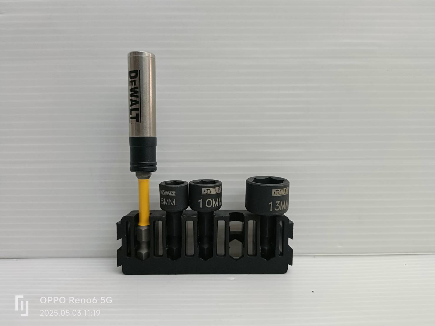 ชุดก้านต่อหัวบล็อก+ช่องเก็บดอก DT70826-QZ DEWALT ลูกบล็อกเบอร์ 8,10,13+ด้ามต่อแม่เหล็ก