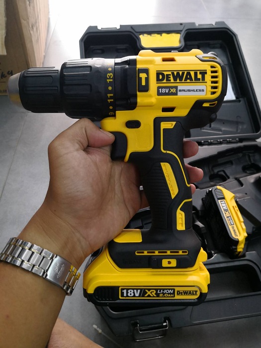 สว่านกระแทกไร้สาย18V DCD778D2 DEWALT