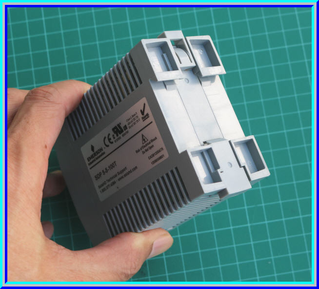 1x แหล่งจ่ายไฟสวิตชิ่ง 85-264VAC เป็น 5Vdc 5A ยี่ห้อ SOLA