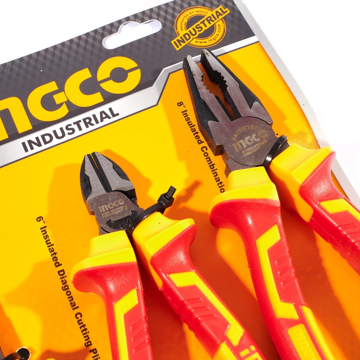 INGCO ชุดคีม VDE หุ้มฉนวนกันไฟฟ้า 3 ชิ้น รุ่น HIKPS28318