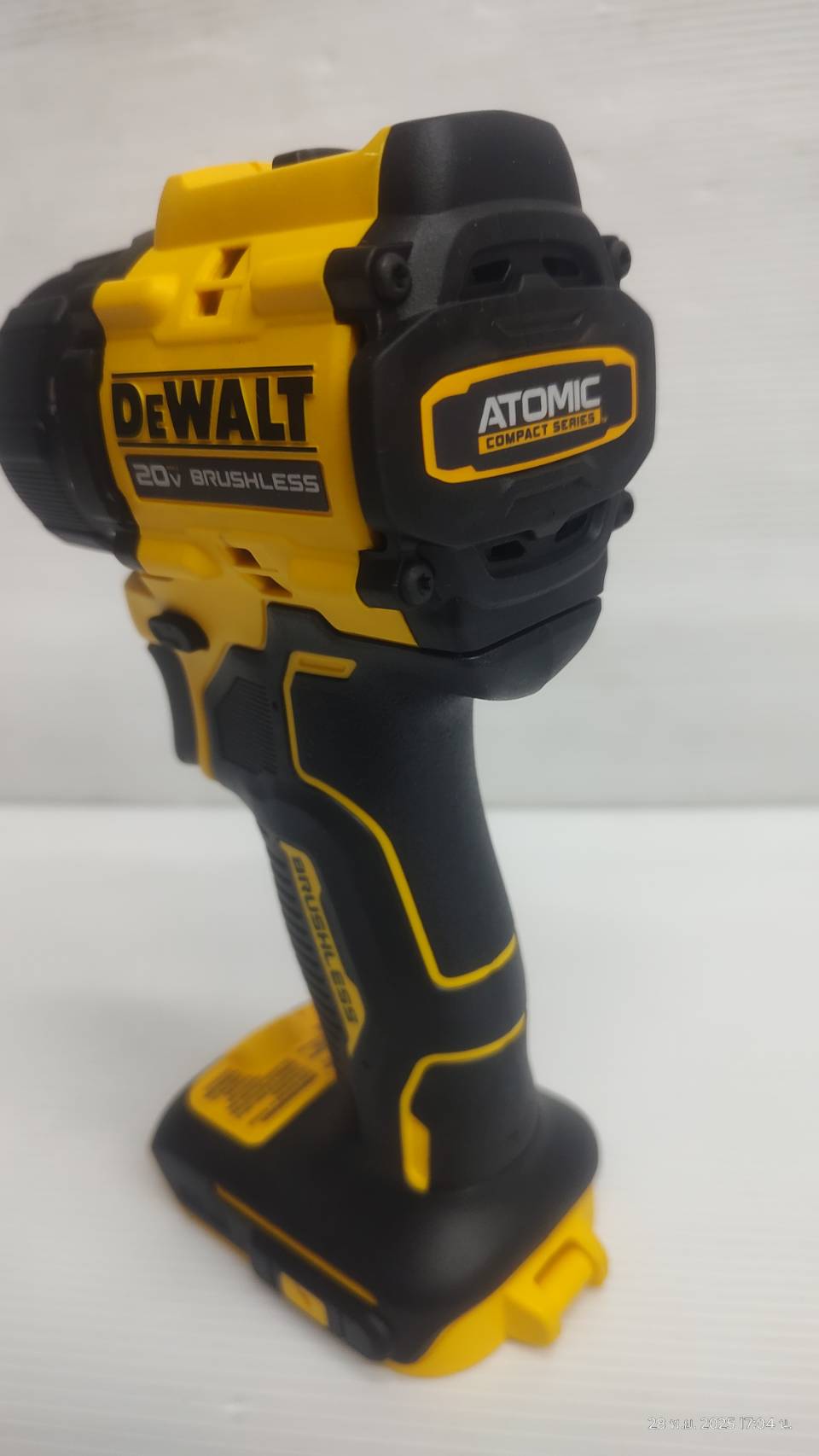 ไขควงติดตั้งไร้สาย (เปลี่ยนหัวได้ 4 หัว) DCD803B DEWALT