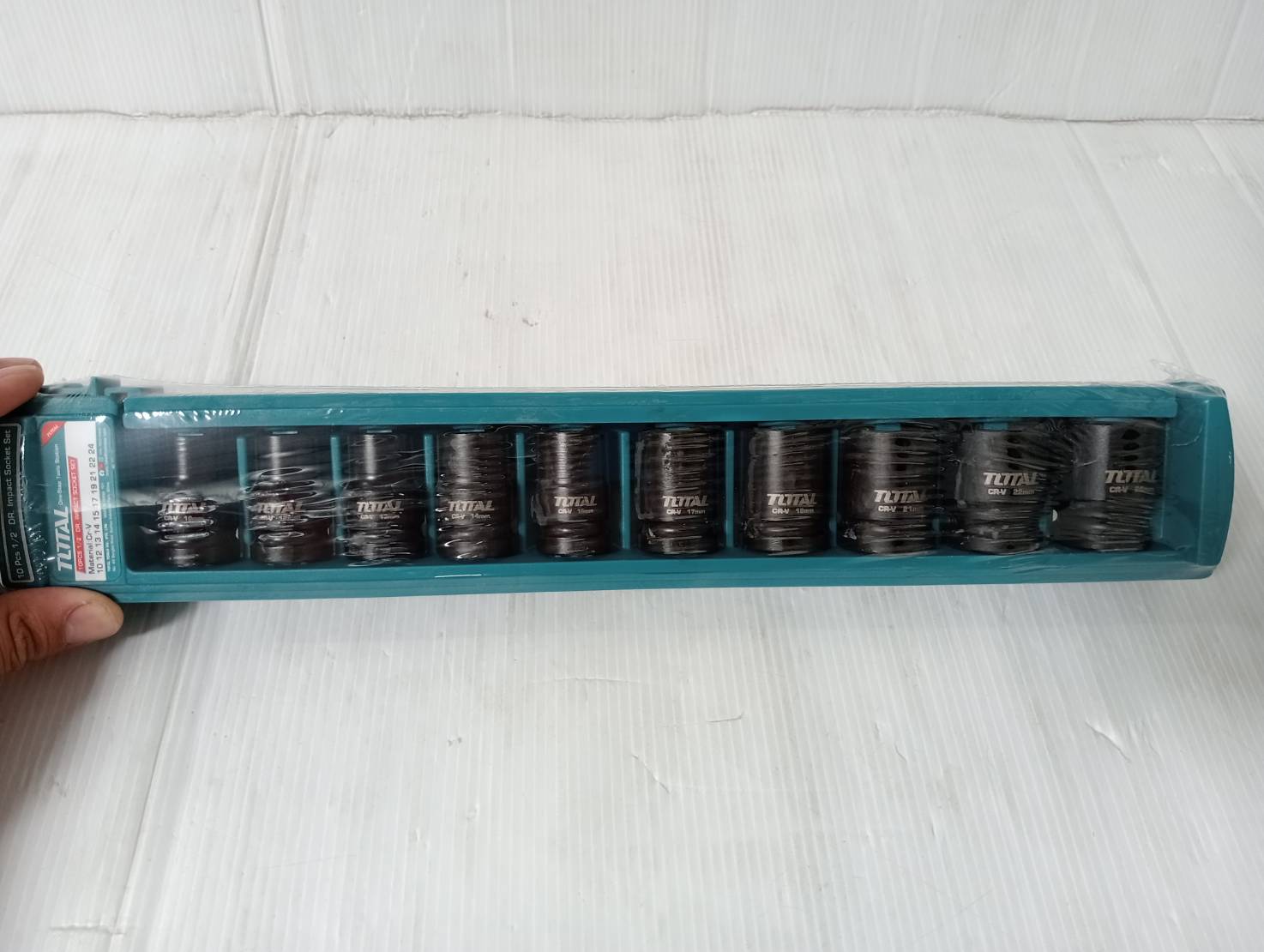 Total เครื่องยิงลูกบ๊อกซ์ + ด้ามฟรี ไร้สาย 20 โวลท์ + ชุดลูกบ๊อกซ์ (แบตเตอรี่ 2 ก้อน + แท่นชาร์จ)รุ่น TOSLI23043