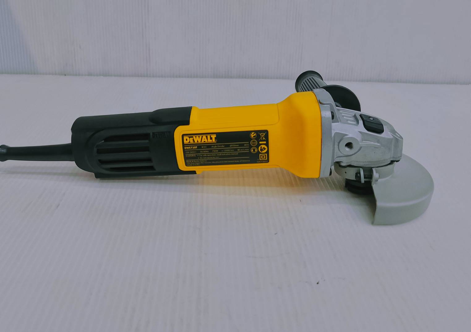 เครื่องเจียร4" DWE750T DEWALT รุ่นอัลต้าสลิม สวิตช์ท้าย
