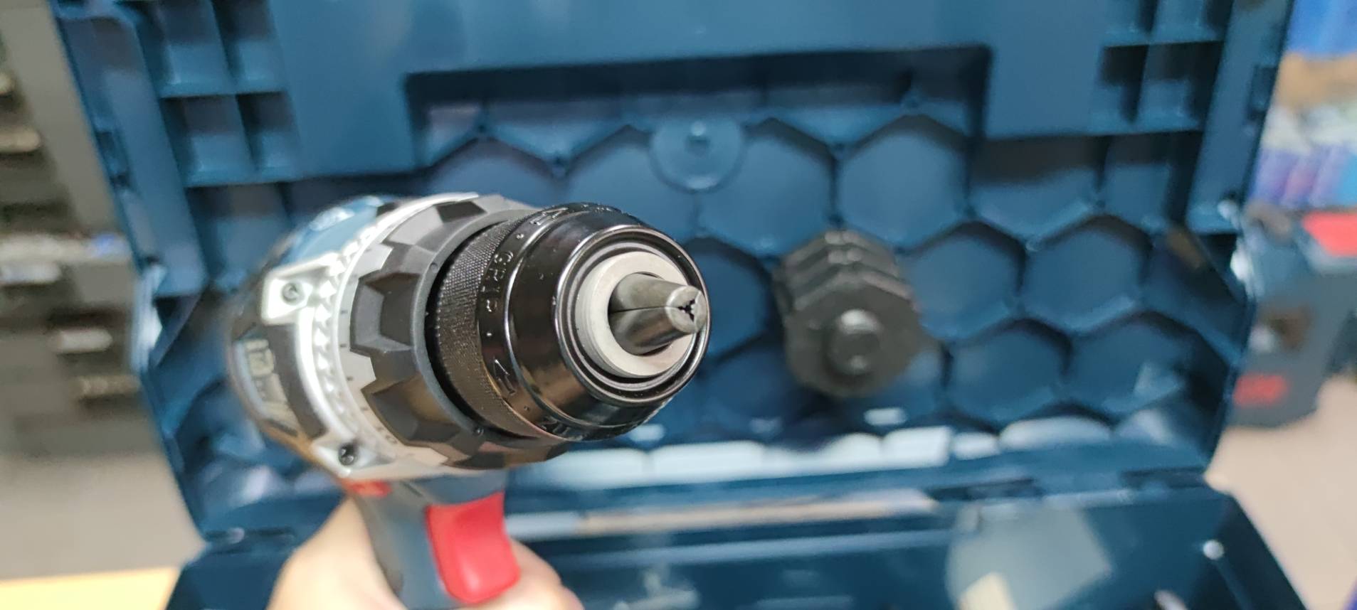 สว่านกระแทกไร้สาย GSB18V-150C BOSCH SOLO