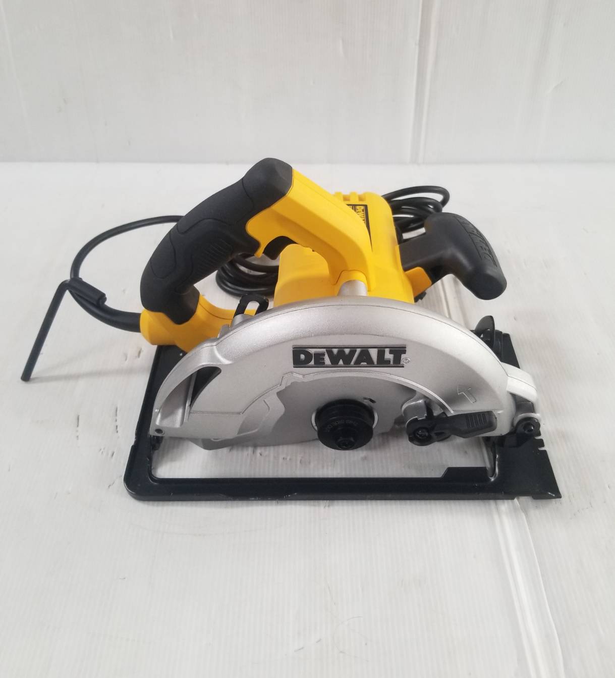 เลื่อยวงเดือ7" DWE5615 DEWALT