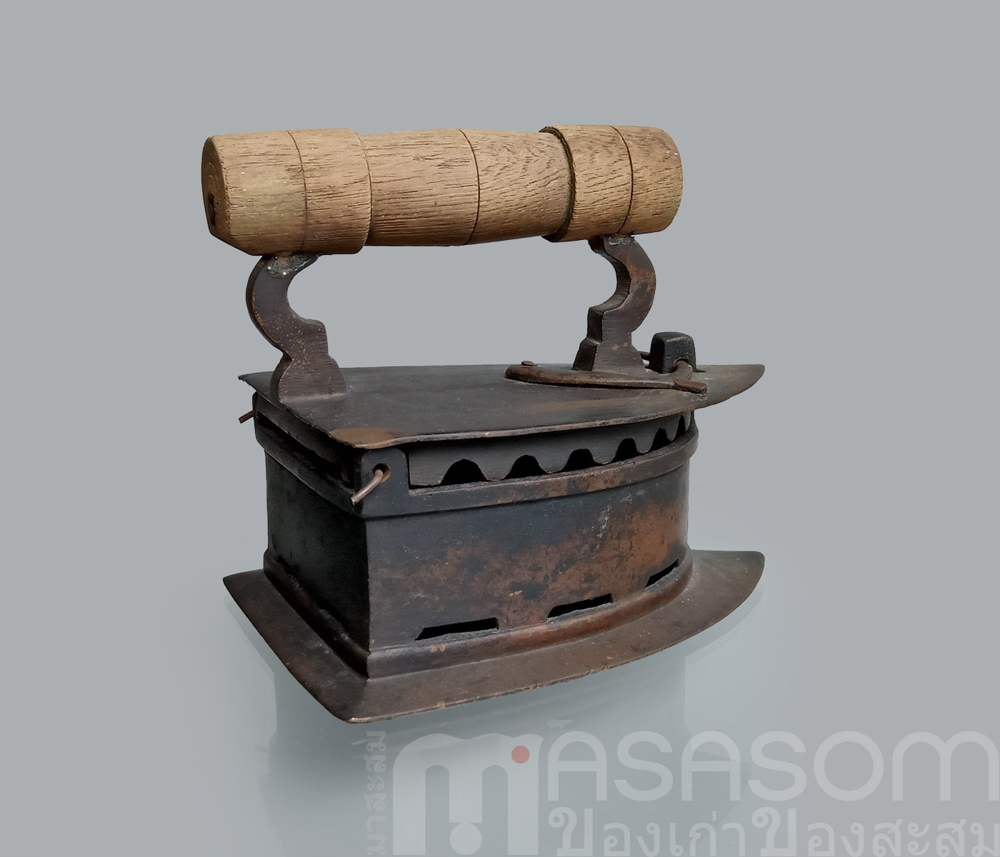 เตารีดผีเสื้อทองเหลืองโบราณ