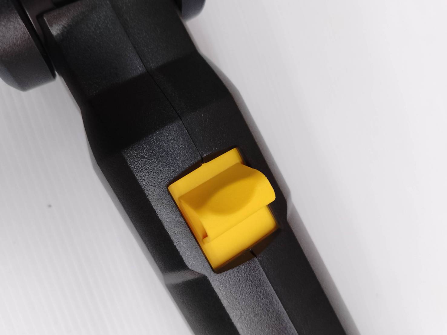 DEWALT เครื่องเล็มพุ่มไม้สูง18V DCMPH566N-XJ (ตัวเปล่า)