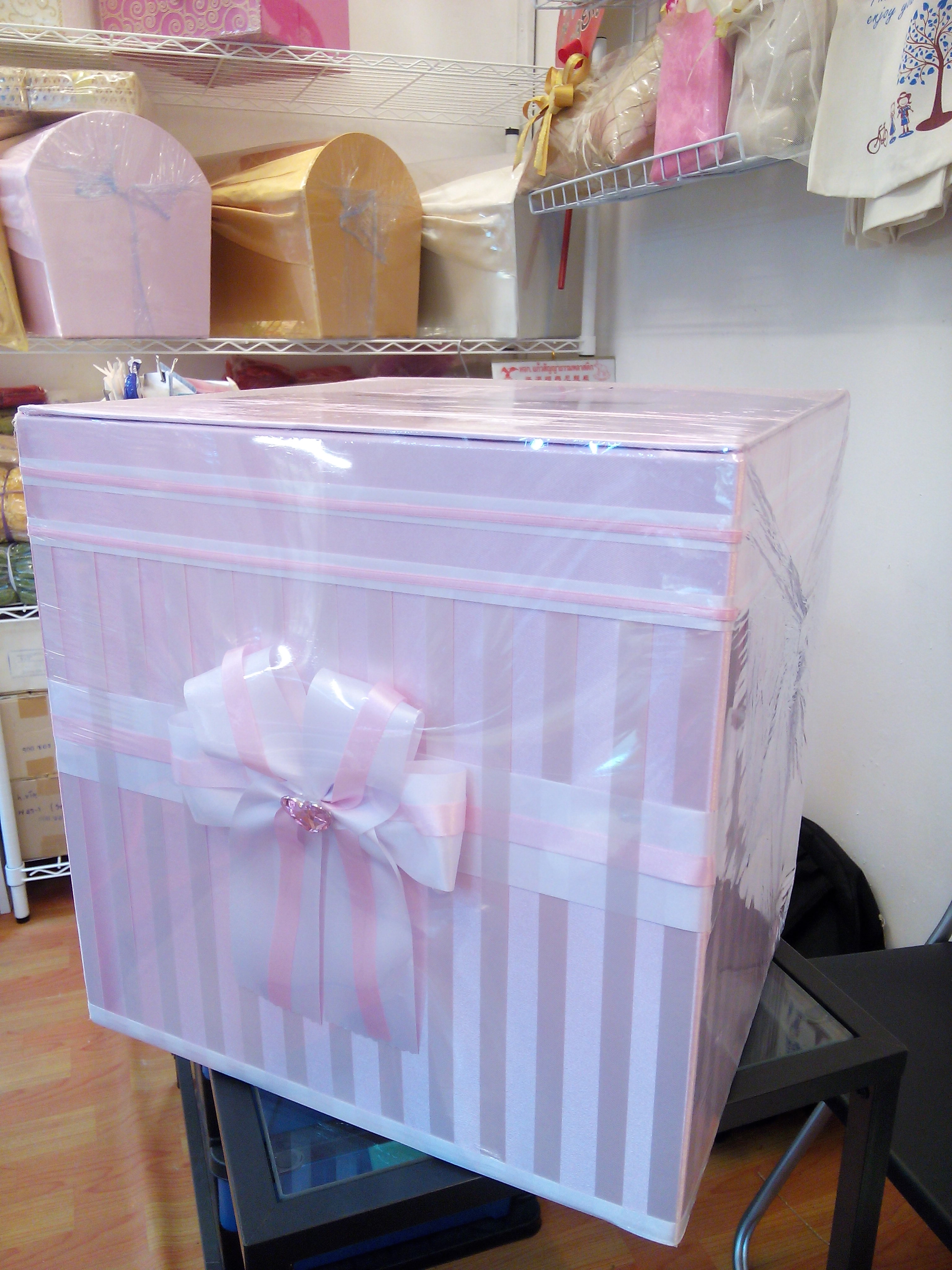 กล่องรับซองผ้าไหม ลายริ้วขาว-ชมพู