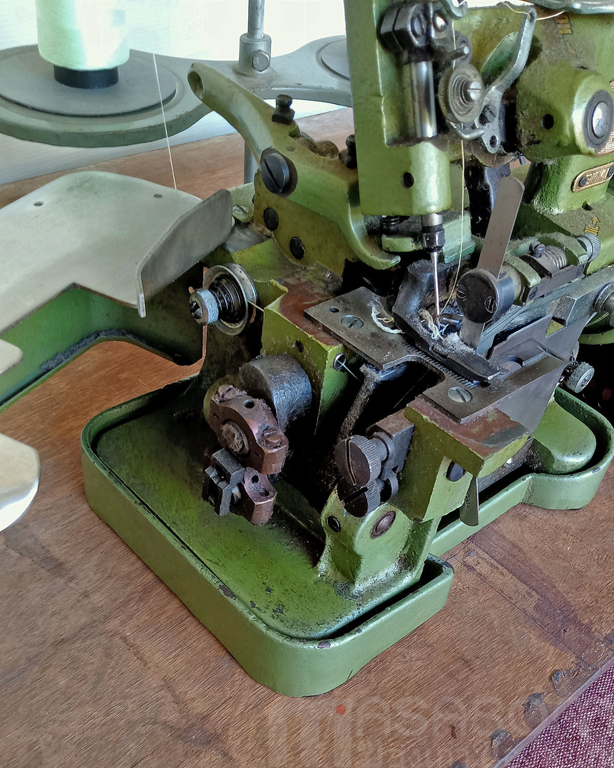 จักรพ้งริมผ้ามือสอง