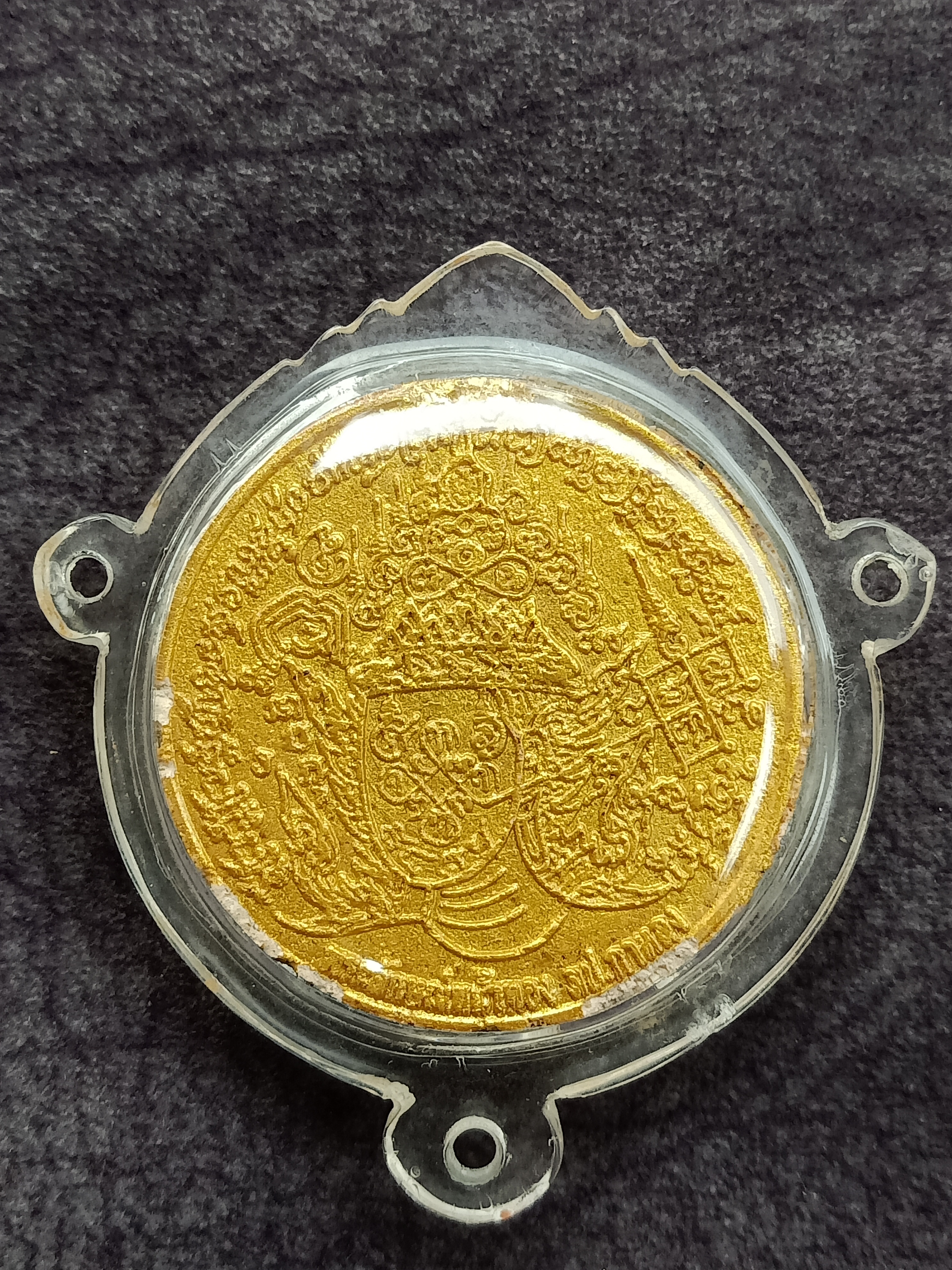 พระลักษณ์หน้าทอง เนื้อผง หลวงปู่กาหลง เขี้ยวแก้ว วัดเขาแหลม ปี 2550 เลี่ยมกันน้ำพร้อมใช้