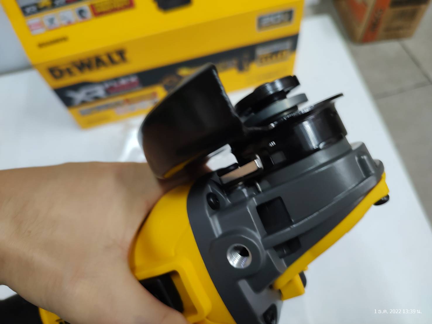 หินเจียรไร้สาย20V DCG409VSN DEWALT ADVANTAGE