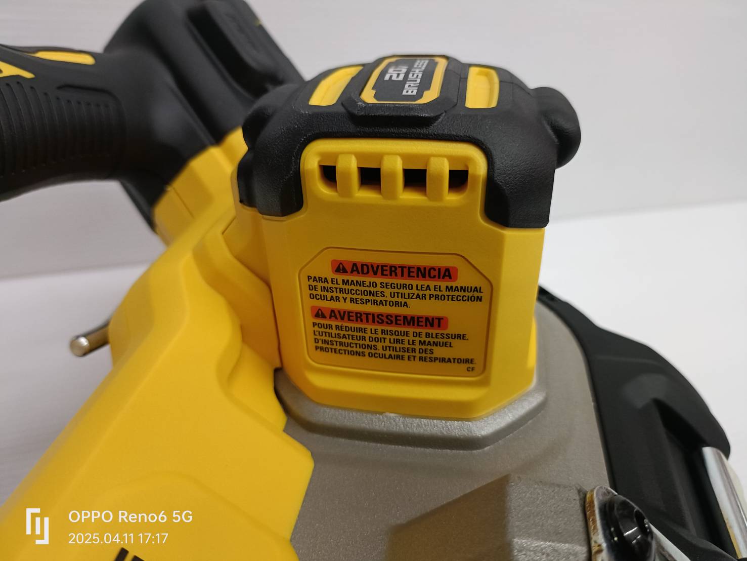 เลื่อยสายพายมือเดียว 20V DCS378B DEWALT