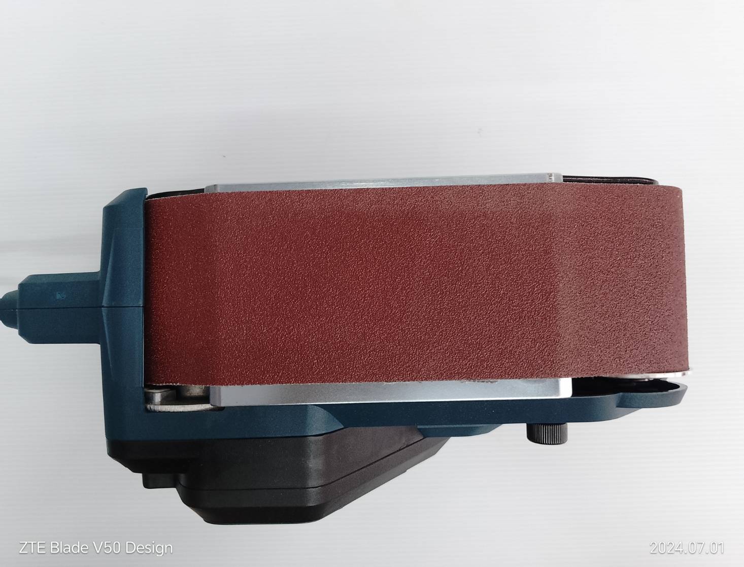 เครื่องขัดกระดาษทรายสายพาน GBS750 BOSCH