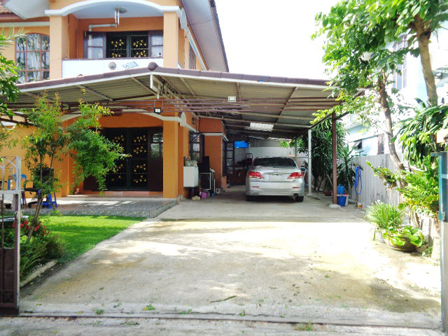 H1200 ขายบ้านเดี่ยว หมู่บ้านนันท์นลิน ปาร์คโอม เฟส1 75 ตร.วา อยู่ถนนคู้คลองสิบ หนองจอก กรุงเทพฯ ทำเลดี หน้าบ้านโล่ง ตรงข้ามถนนเป็นคลอง