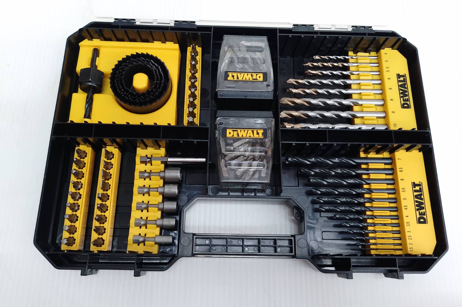 ชุดดอกสว่านและดอกไขควง 100 ชิ้น DT71569 DEWALT