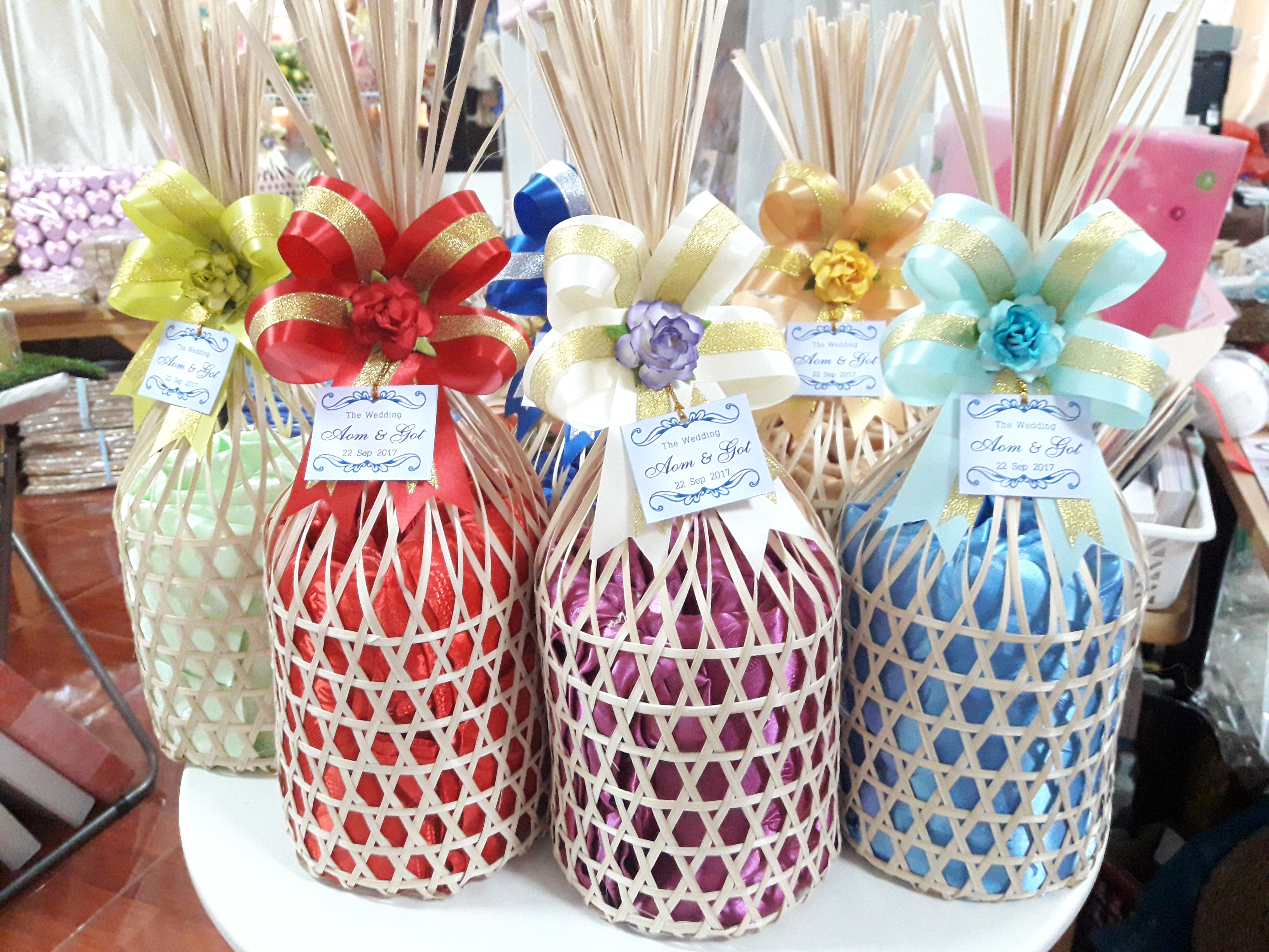 ผ้าแพรรับไหว้ แพตเกจชะลอมจุก คละสี