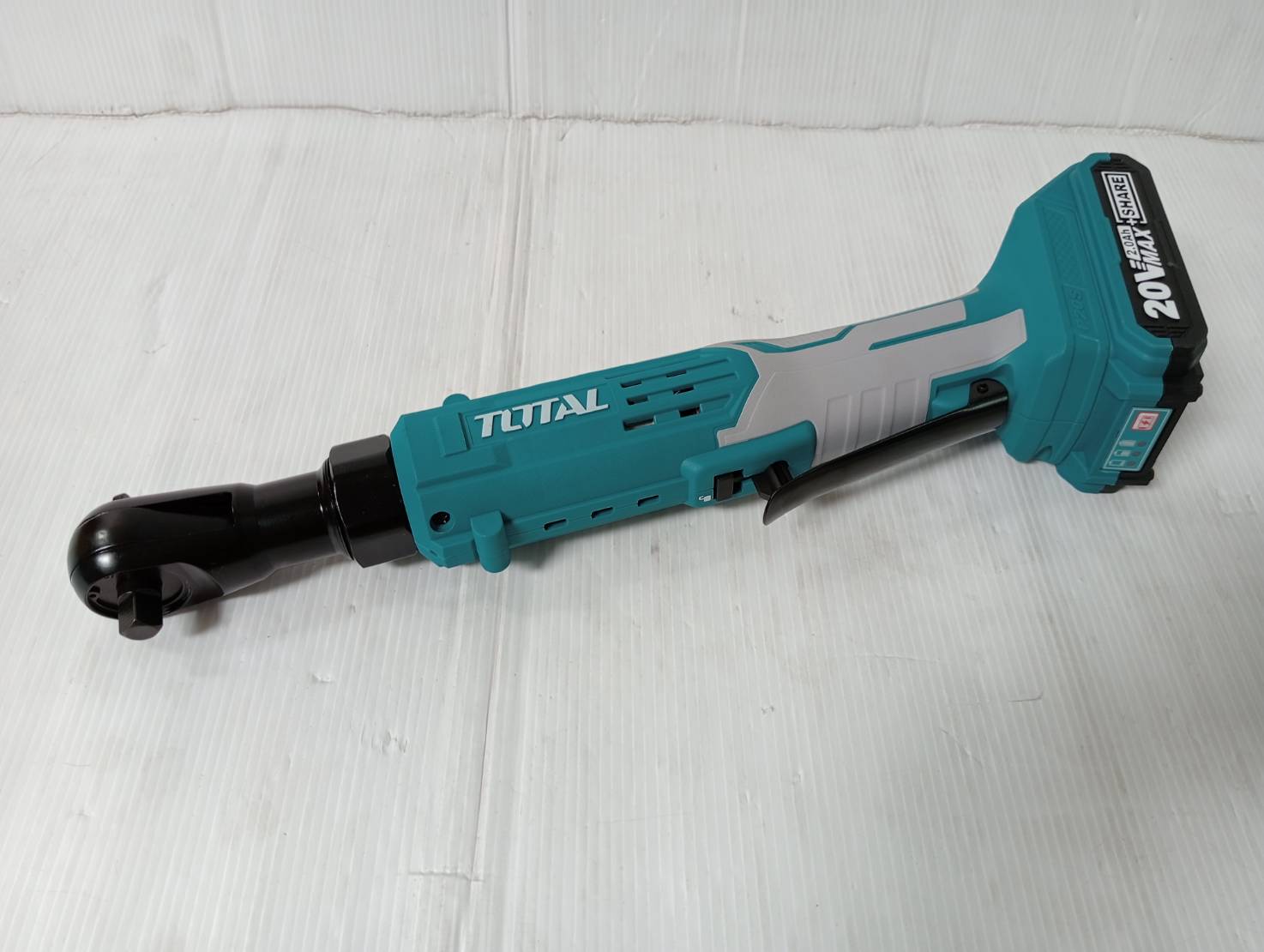 Total เครื่องยิงลูกบ๊อกซ์ + ด้ามฟรี ไร้สาย 20 โวลท์ + ชุดลูกบ๊อกซ์ (แบตเตอรี่ 2 ก้อน + แท่นชาร์จ)รุ่น TOSLI23043