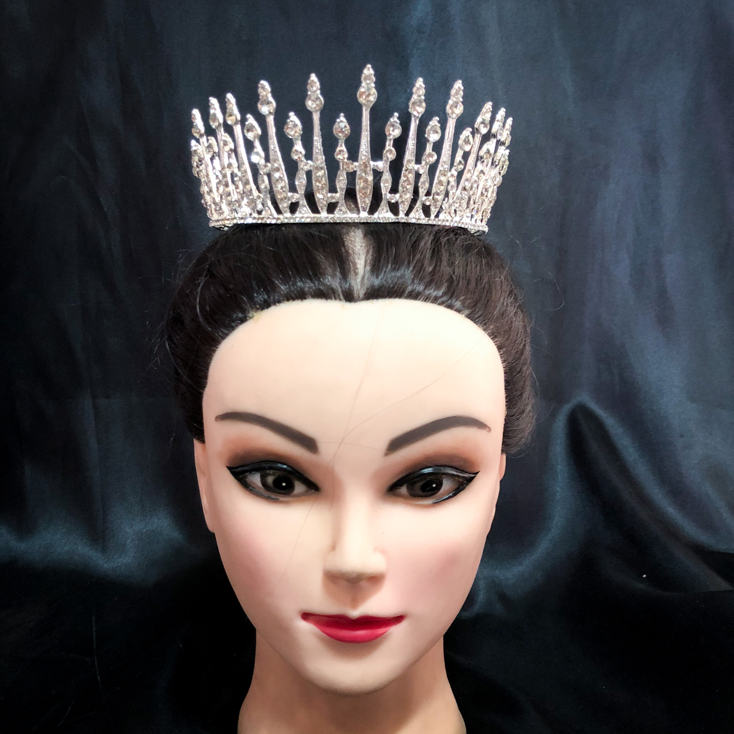 (พร้อมส่ง) มงกุฏ 072 มงกุฎนางงาม มงกุฎประกวด สีเงิน เพชรวาว งานสวย งานละเอียด