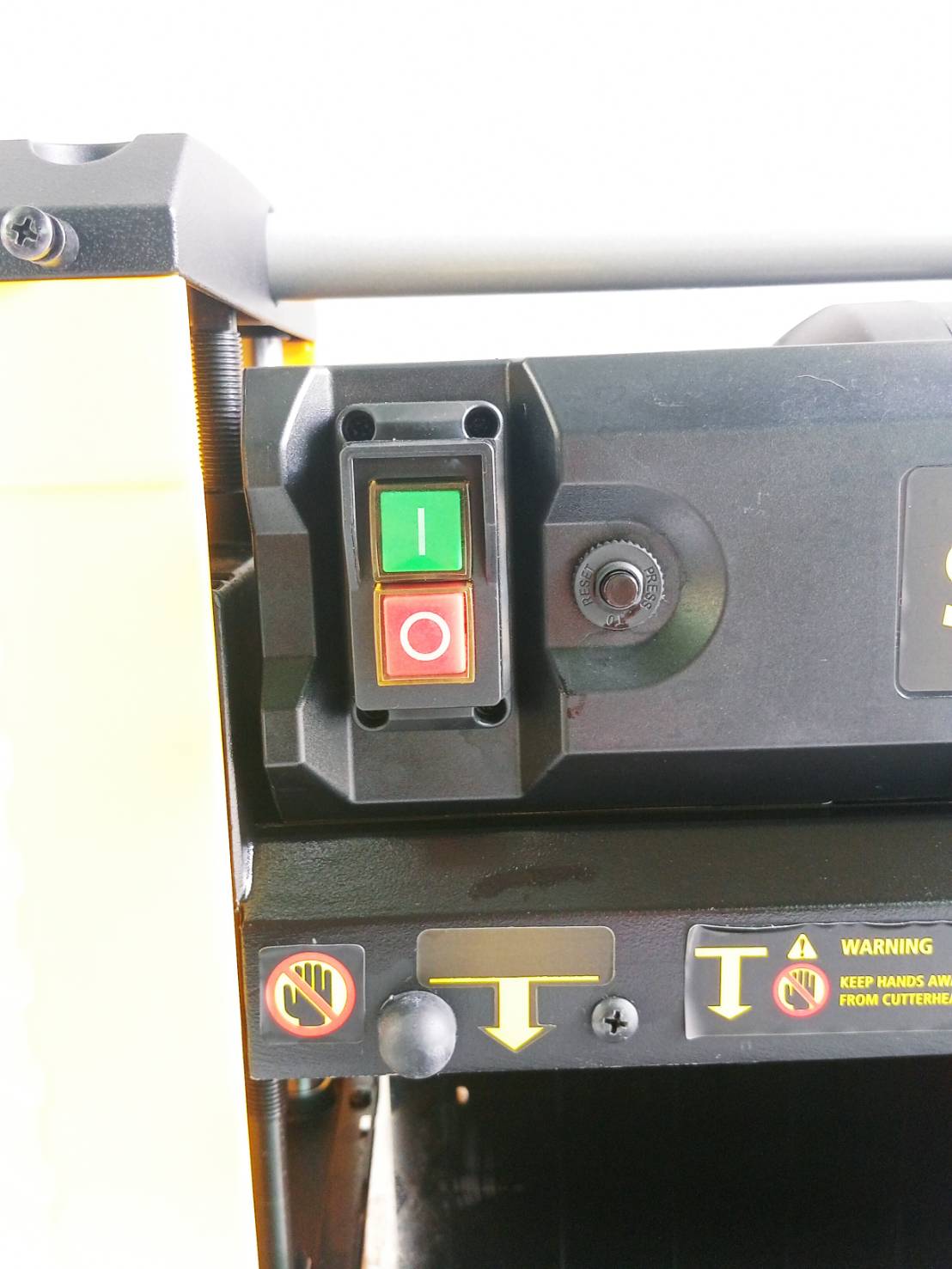 STANLEY เครื่องรีดไม้ไฟฟ้า 12 นิ้ว STP18-B1 (1800 วัตต์) รับประกันศูนย์ 2 ปี