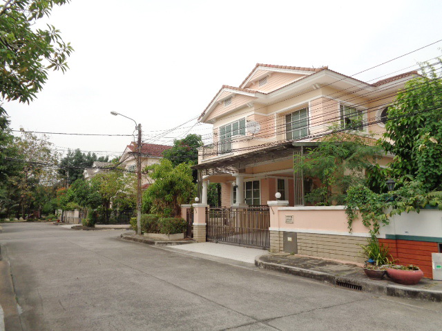 🚩H1091 ขายบ้านเดี่ยว 76.3 ตร.วา หมู่บ้านมัณฑนา วัชรพล-รามอินทรา2 แขวงท่าแร้ง เขตบางเขน ทำเลดี ใกล้ห้าแยกวัชรพล อยู่หลังมุม