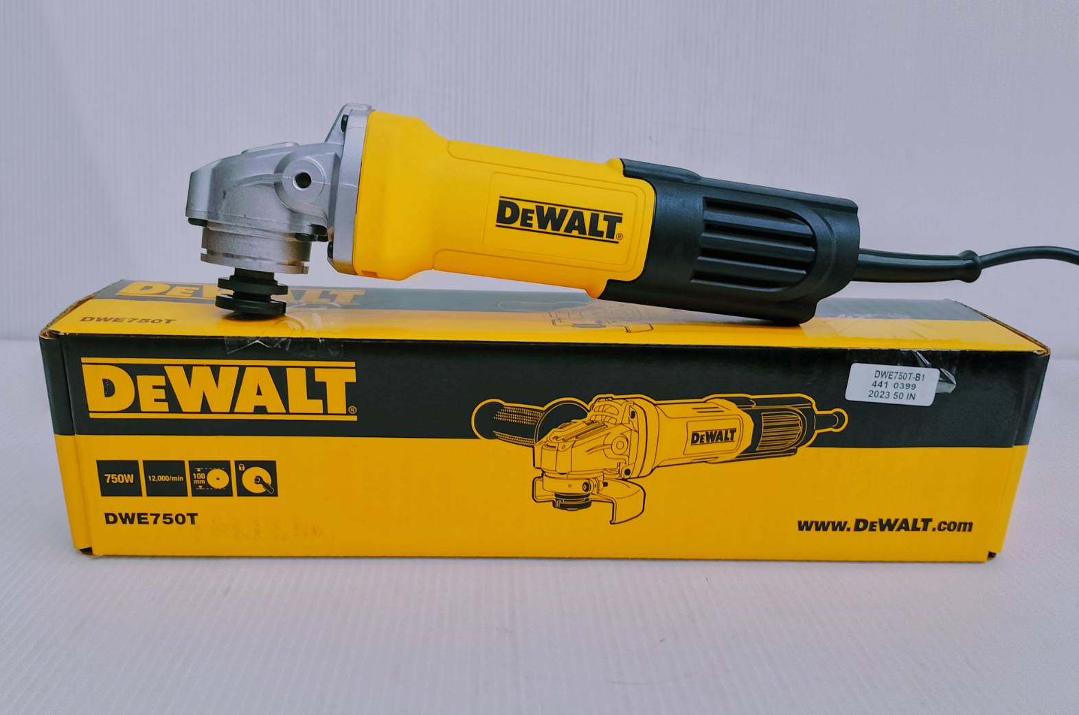 เครื่องเจียร4" DWE750T DEWALT รุ่นอัลต้าสลิม สวิตช์ท้าย