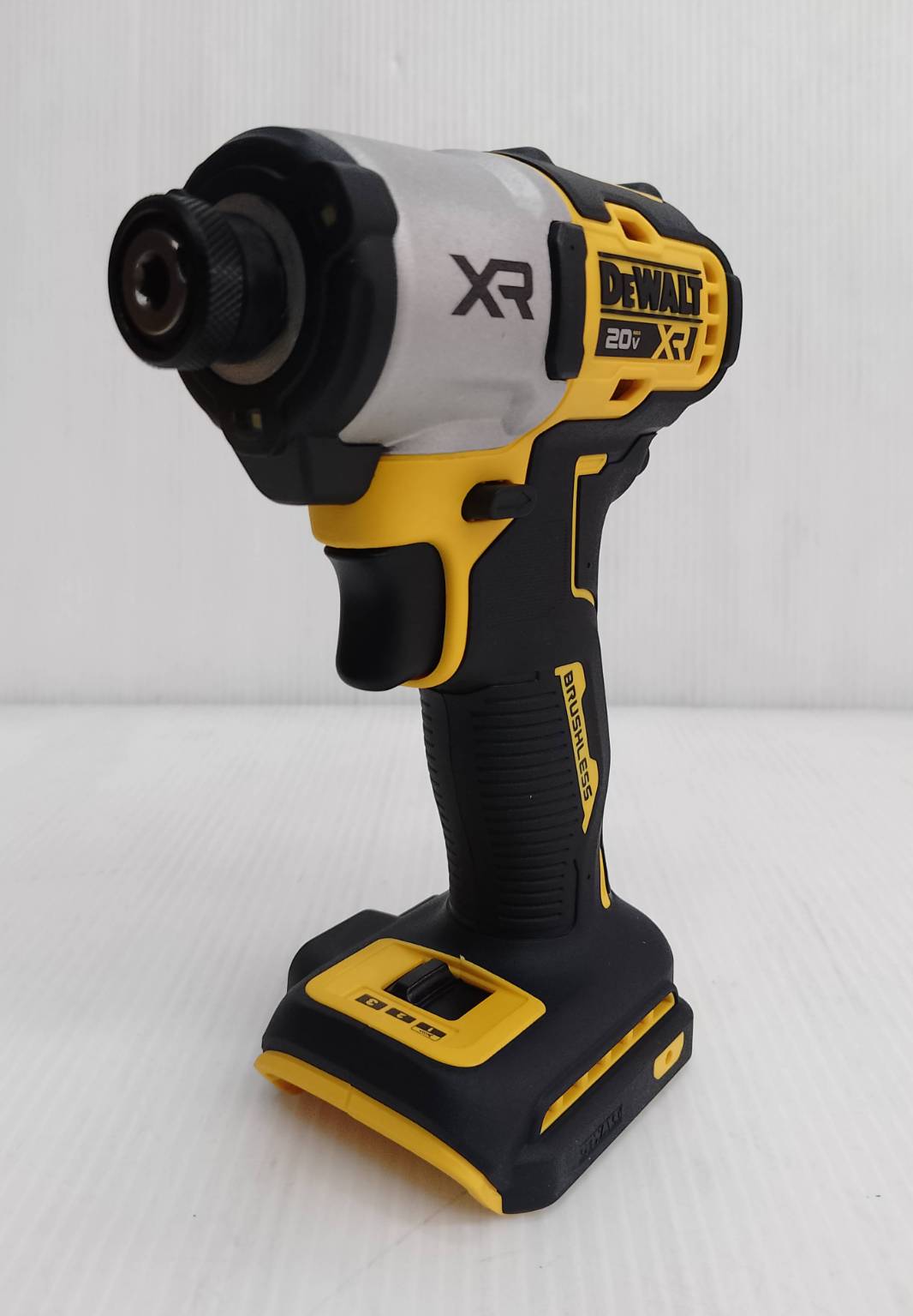 DEWALT รุ่น DCF845N-B1 ไขควงกระแทก XR 20V Max เฉพาะตัวเครื่อง