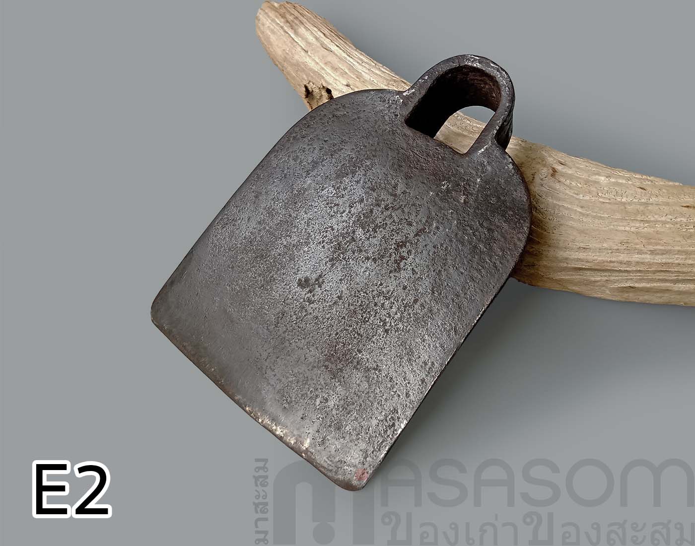 จอบเก่าตราอินทรีทอง