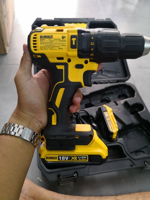 สว่านกระแทกไร้สาย18V DCD778D2 DEWALT