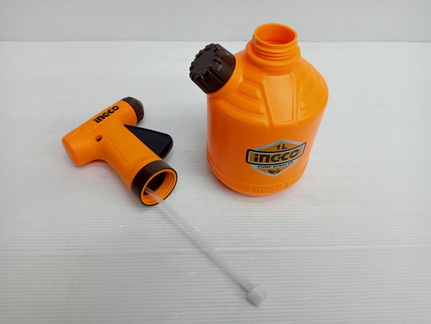 INGCO กระบอกฉีดน้ำ ขนาด 1 ลิตร รุ่นหัวทองเหลือง HSPP30102