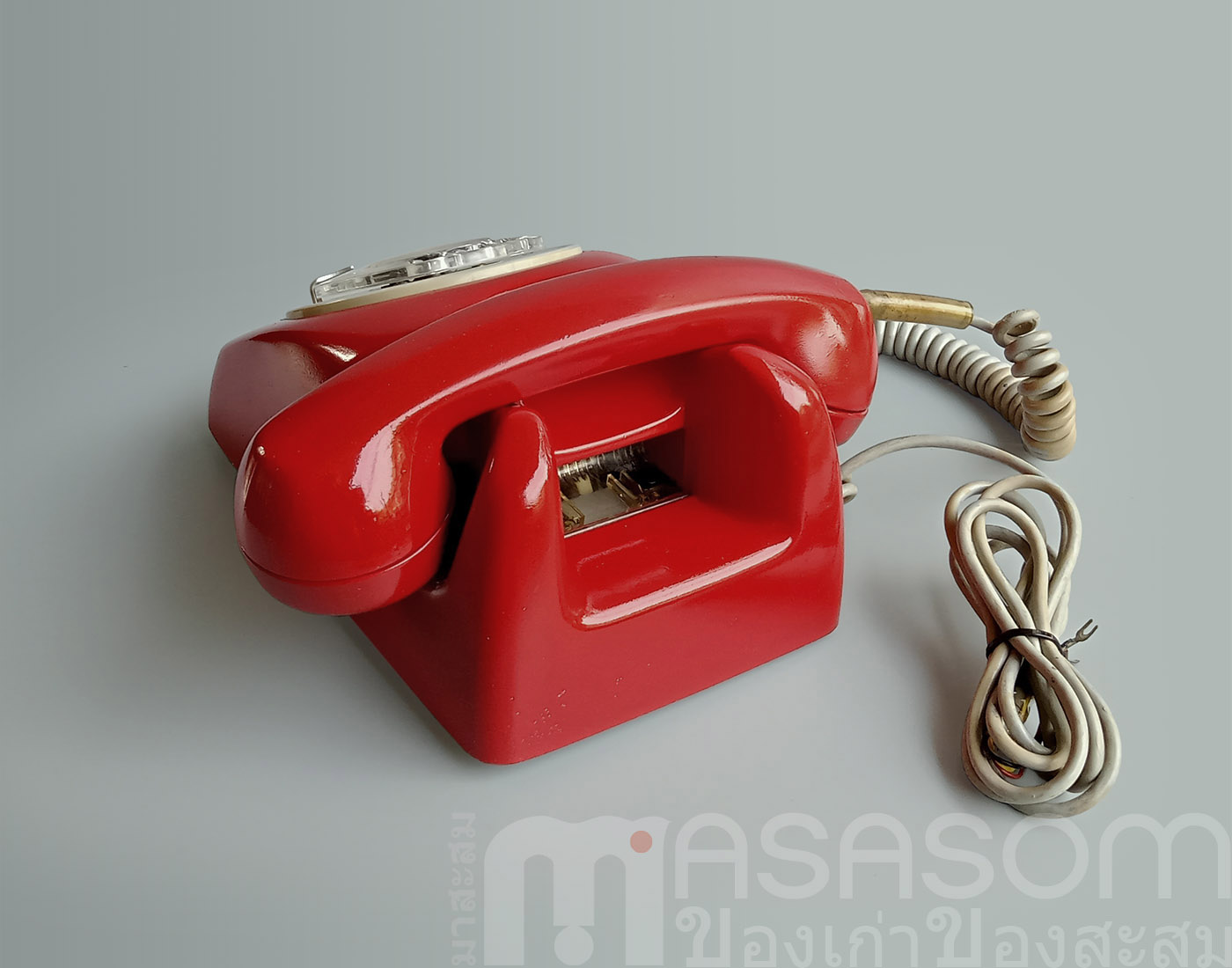 โทรศัพท์แป้นหมุนเก่าสีแดง Ericsson