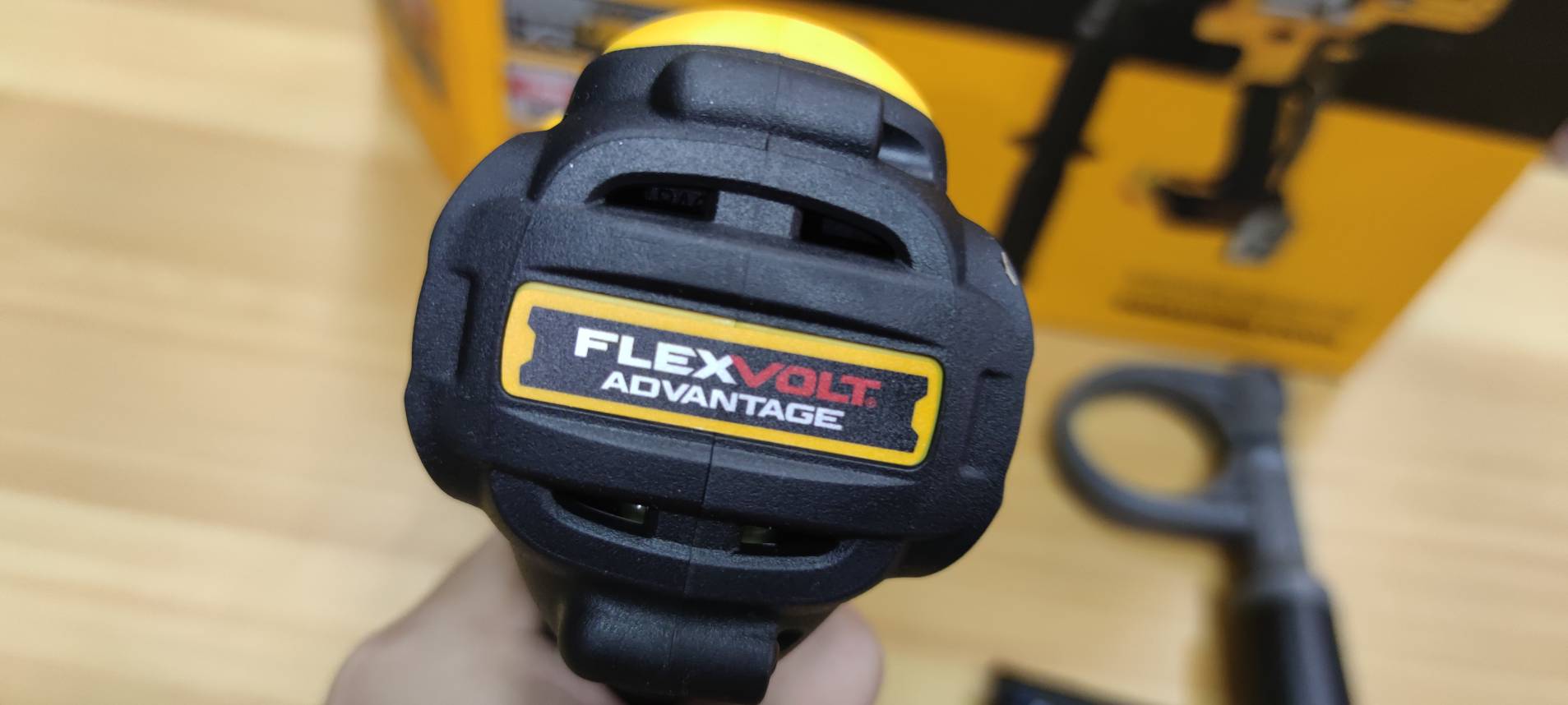 สว่านกระแทกไร้สาย20V DCD999N DEWALT