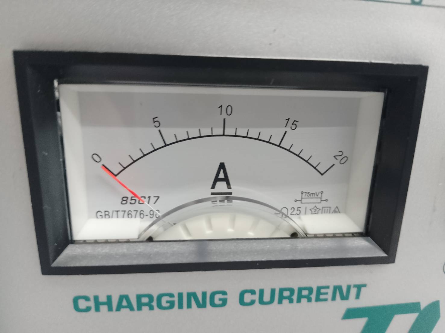 TOTAL เครื่องชาร์จแบตเตอรี่ 12V / 24V รุ่น TBC1601