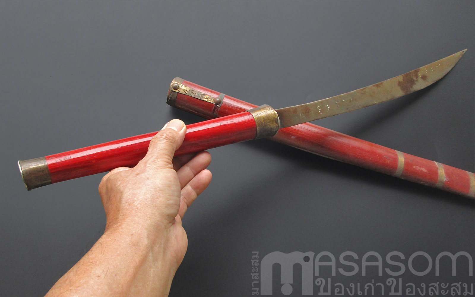 มีดดาบเก่าฝักทาชาด